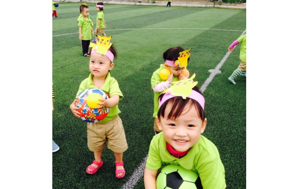 Chuyến dã ngoại đầu tiên của các bé Mickey & Pikachu